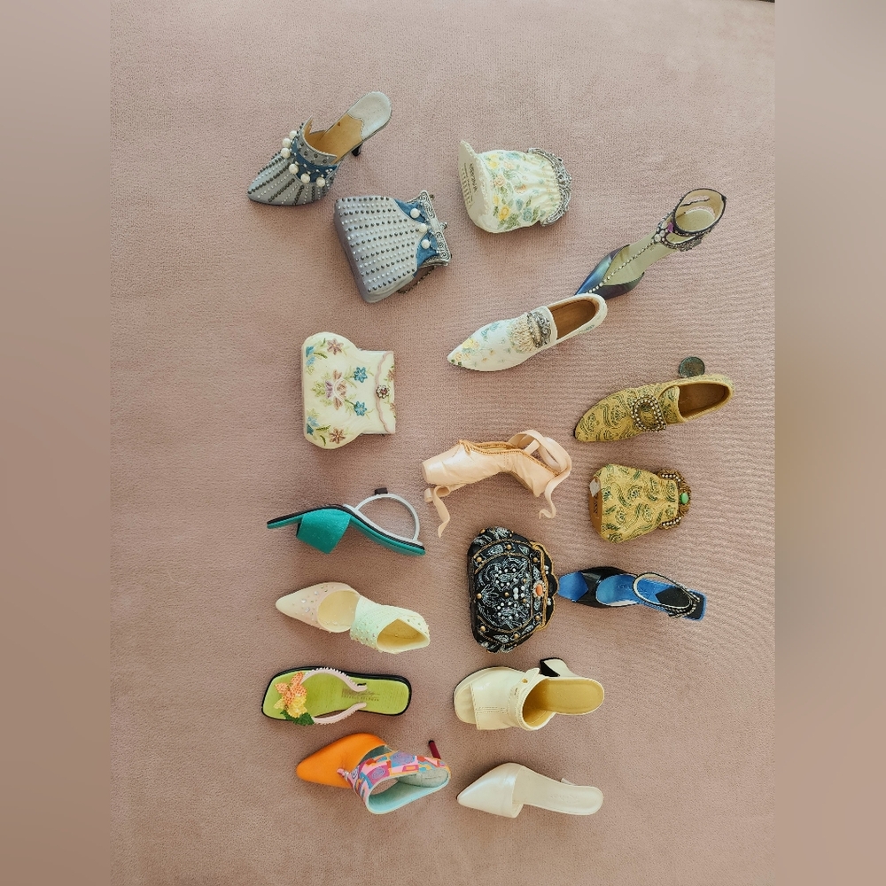 17 Assorted Decorative Miniature  Shoe Figurines And Purses Like New